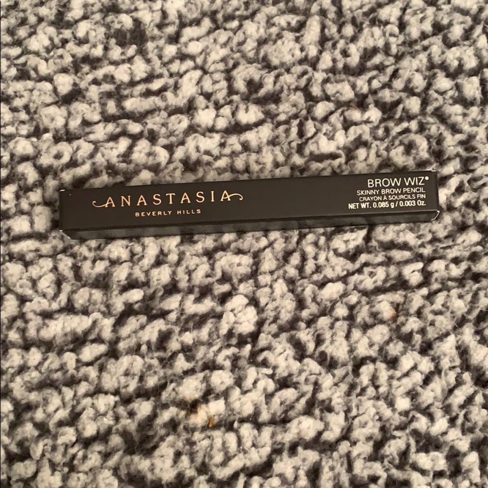 Anastasia brow wiz in auburn never opened